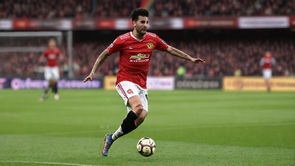 曼联变阵四后卫力克纽卡 19岁小将揭秘战术革命